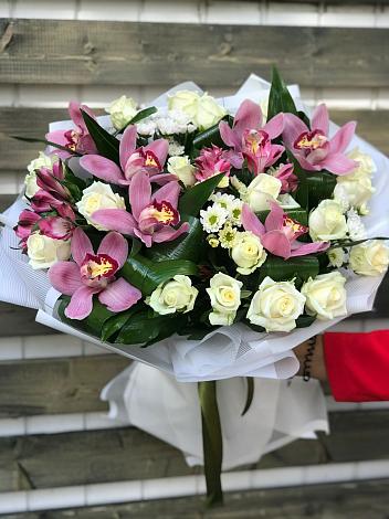 Букет цветов из: Розы и Хризантемы в Барсуки Тульская область